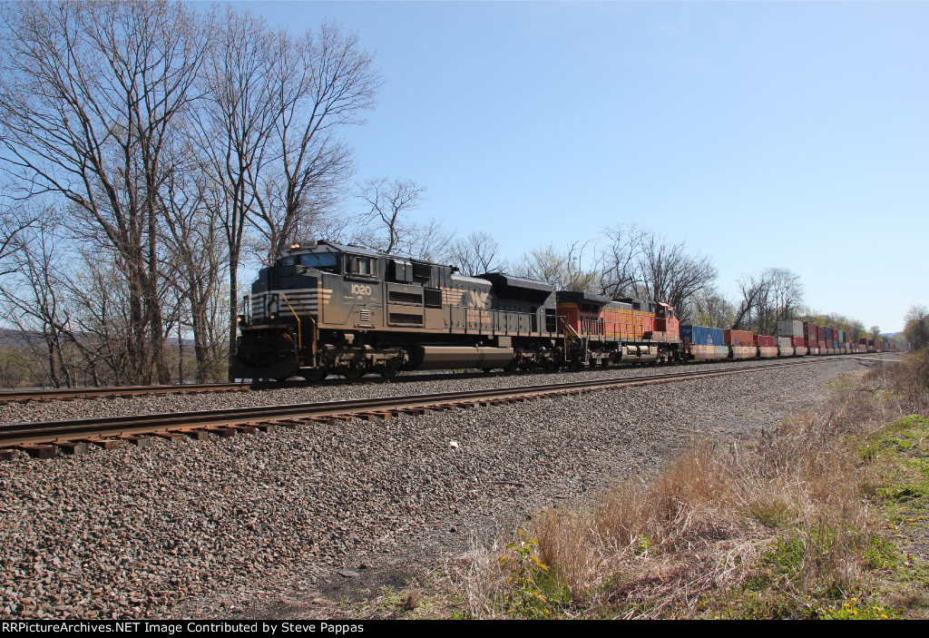 NS 1020 and BNSF 5105 take train 21G west